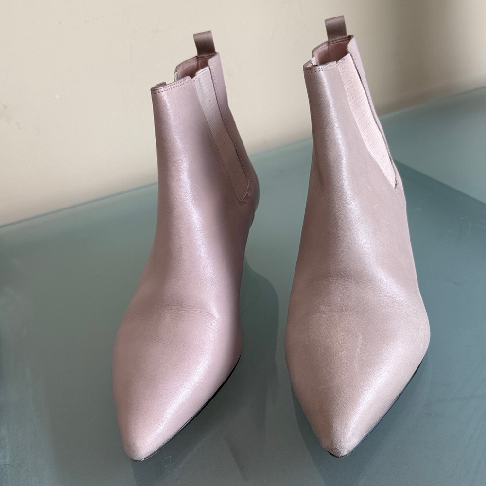 Banana Republic Leather Kitten Heel Boots with Pointed Toe Size 9